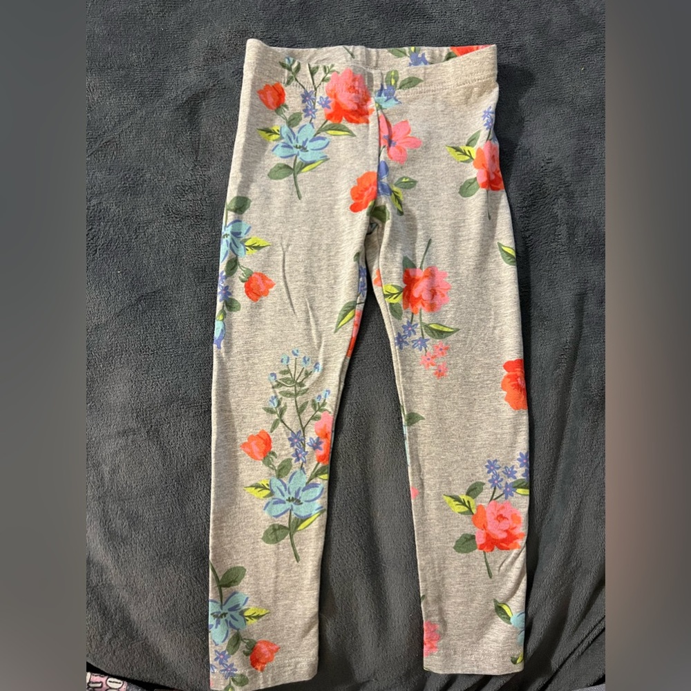 Girls size 5T Carter’s pants.